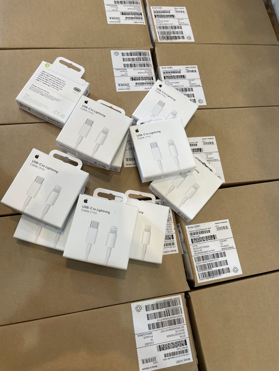 کابل شارژر اورجینال USB-C به Lightning مدل M 1 (صددرصد اورجینال اپ استوری)